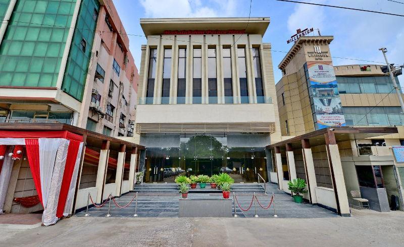 Mahalakshmi Palace Hotel Faridabad Exterior photo